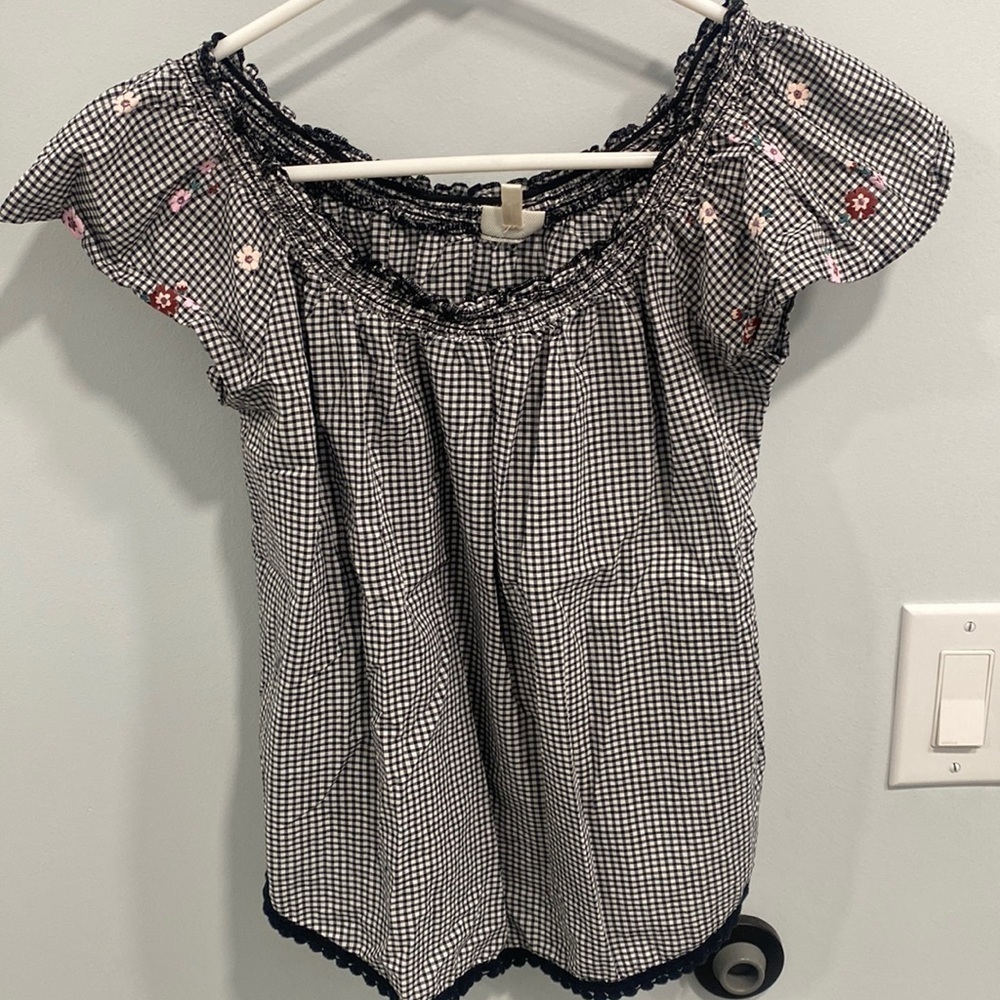 Cute checkered print small blouse